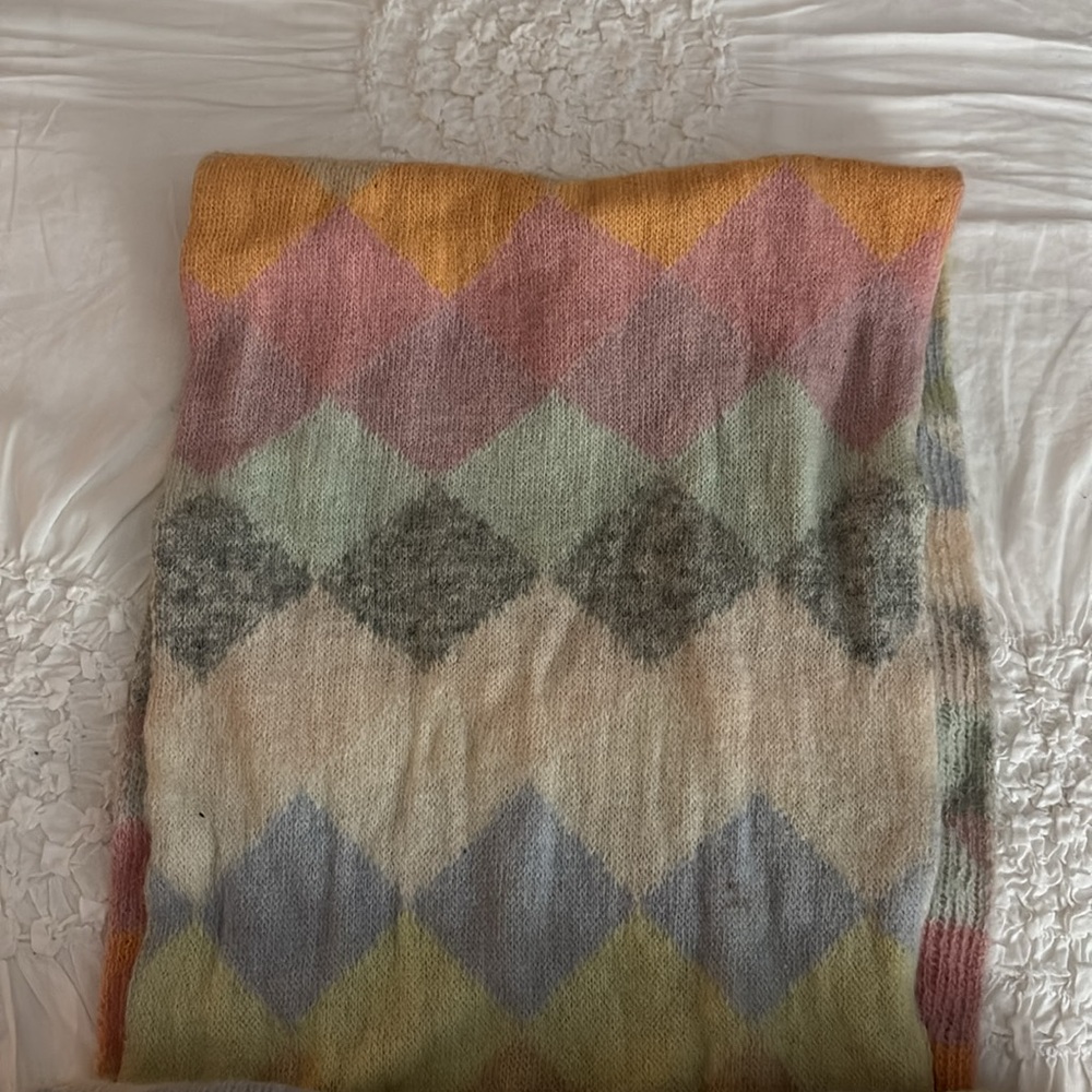 GAP scarf